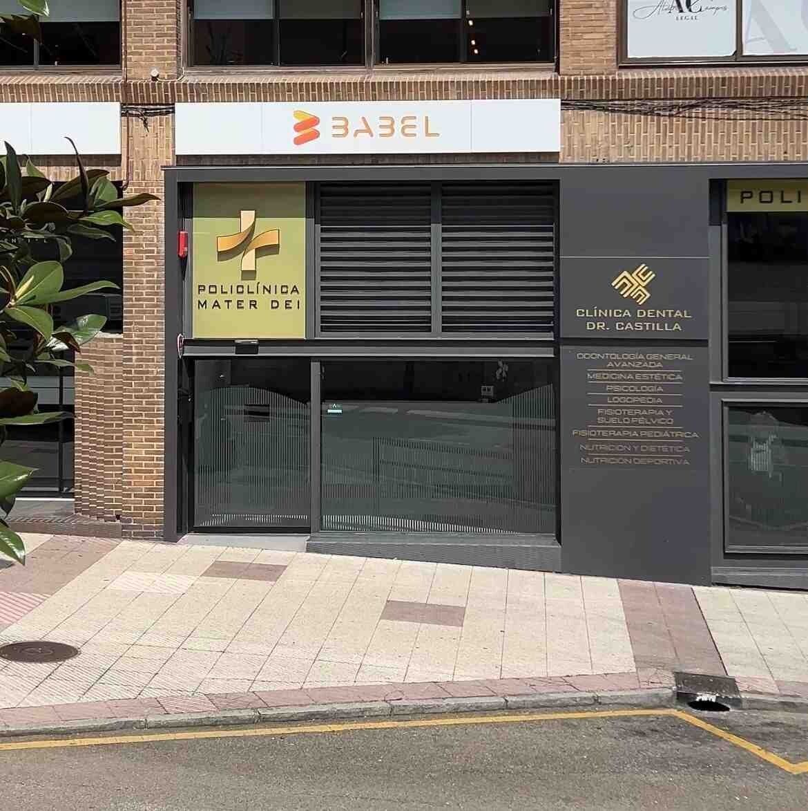 Fachada de la clínica en la calle Víctor Chávarri 19 de Oviedo